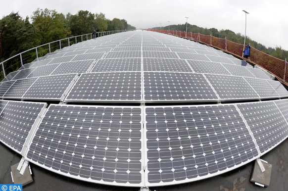 بلجيكا: افتتاح أكبر تركيب لألواح الطاقة الشمسية الدائرية في العالم