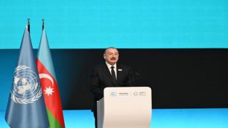 COP29: الرئيس الأذربيجاني يؤكد على ضرورة تعزيز الشراكة العالمية لمكافحة التغير المناخي ودعم التعددية الثقافية
