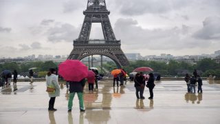 باريس.. تسجيل رقم قياسي لهطول الأمطار في 2024