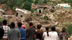 سكان جزيرة مايوت يقفون على حجم الدمار الذي سببه إعصار شيدو.