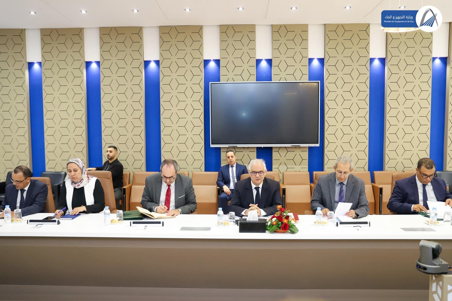 نزار بركة يتدارس سبل التعاون مع البنك الأوروبي في مجموعة من المجالات