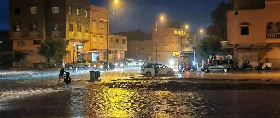 أمطار عاصفية تغرق منازل وتعرقل حركة السير بالشماعية