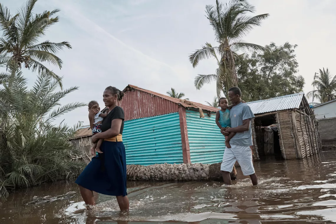 كيف تحمي نفسك وأسرتك من الفيضان ؟