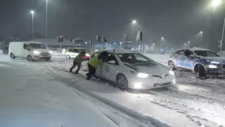 عاصفة ثلجية تشل حركة الطيران والتنقل في إنجلترا وألمانيا