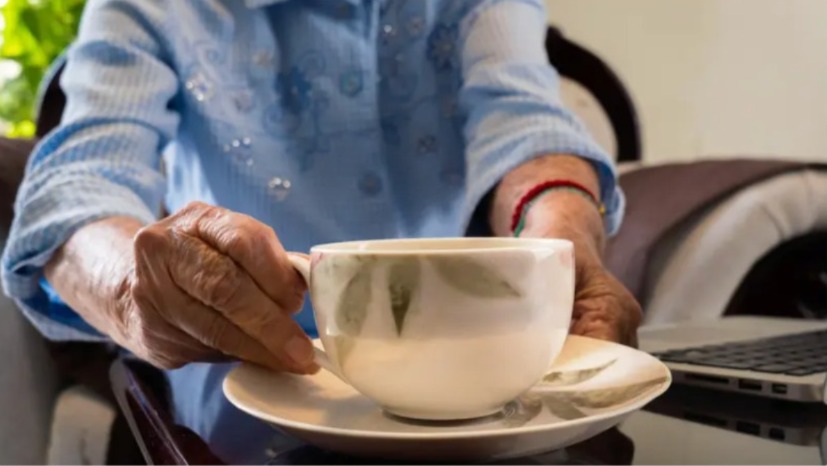 دراسة يابانية: الشاي الأخضر يقلل من الإصابة بالخرف