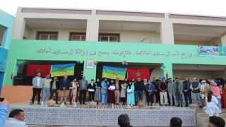 للتحسيس بأهمية البيئة.. تلاميذ ثانوية ثازغين بالحسيمة يعبرون بالأمازيغية