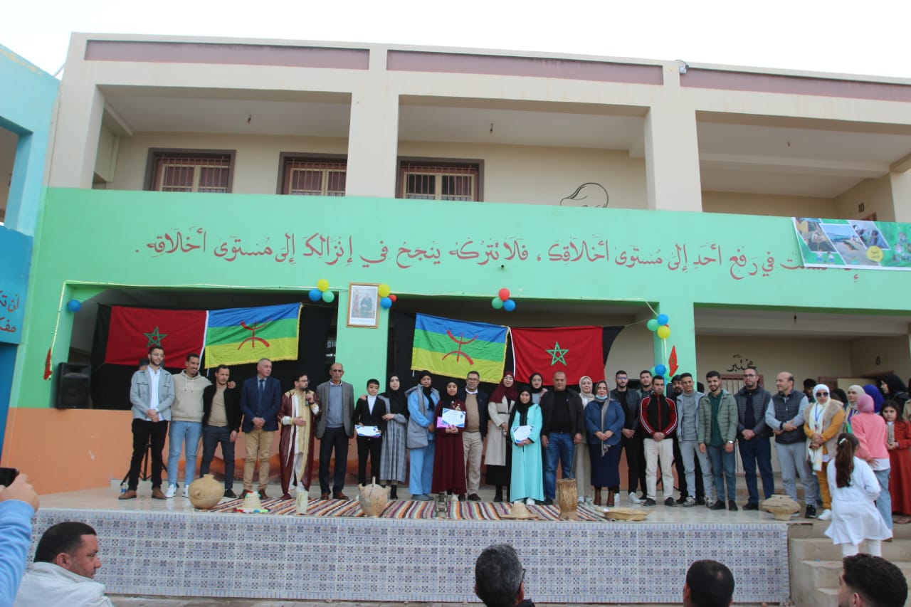 للتحسيس بأهمية البيئة.. تلاميذ ثانوية ثازغين بالحسيمة يعبرون بالأمازيغية