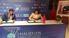 زكية دريوش، كاتبة دولة لدى وزير الفلاحة والصيد البحري والتنمية القروية والمياه والغابات، المكلفة بالصيد البحري،  و الفضيل ولد سيداتي ولد أحمد لولي، وزير الصيد و البنى التحتية البحرية و المينائية في موريتانيا.