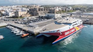 عاصفة جانا.. هدوء نسبي سمح باستئناف الرحلات بين طنجة وطريفة