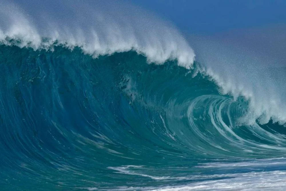 أمواج عاتية