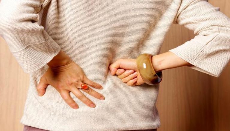 كشفت دراسة رائدة عن أن اتباع نظام غذائي متوسطي قليل الدسم، إلى جانب النشاط البدني الخفيف، يمكن أن يحافظ على قوة عظام النساء بعد سن الخمسين