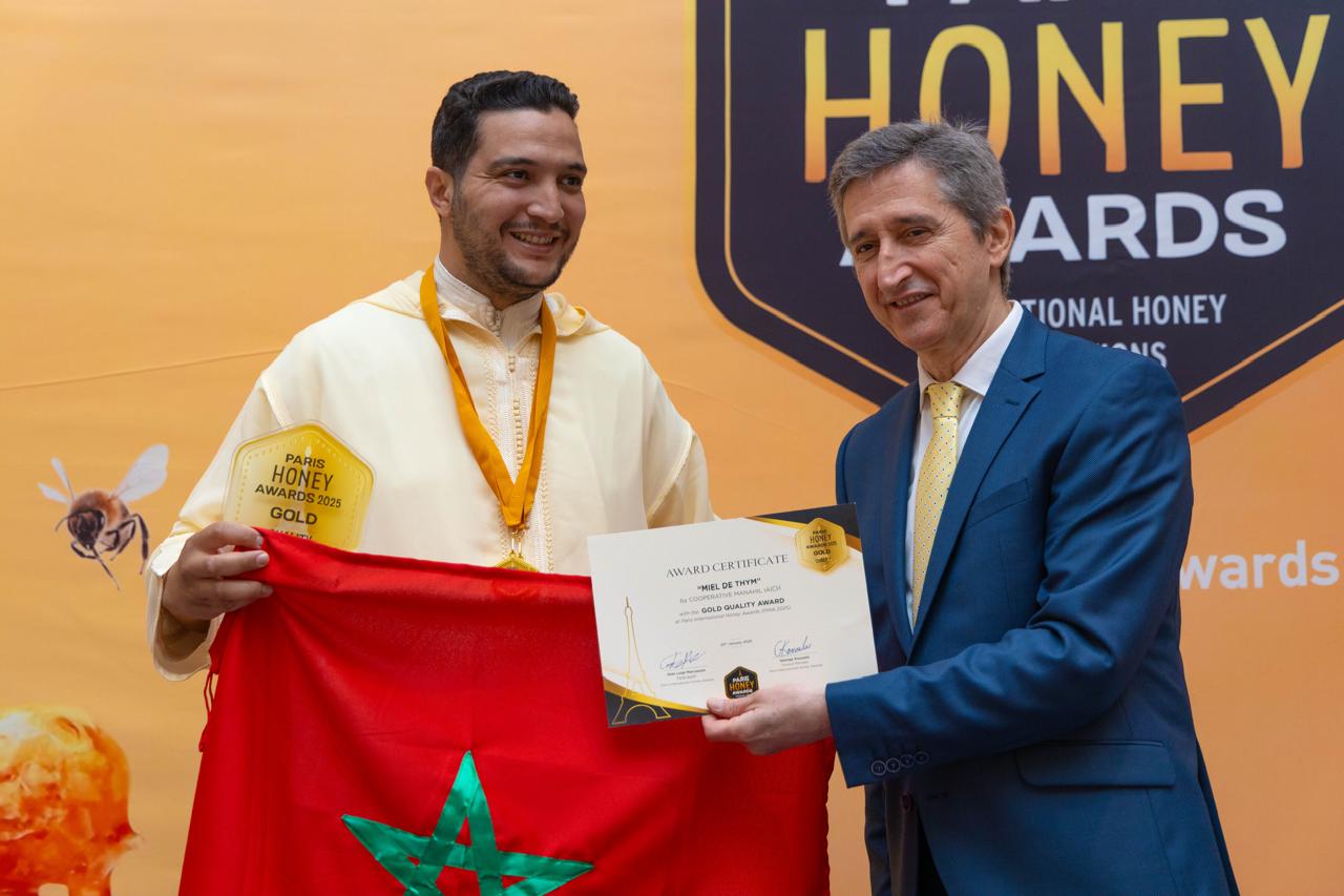 العسل المغربي يحتل الصدارة عالميا بتألق تعاونية مناحل “إعيش” في مسابقة باريس الدولية