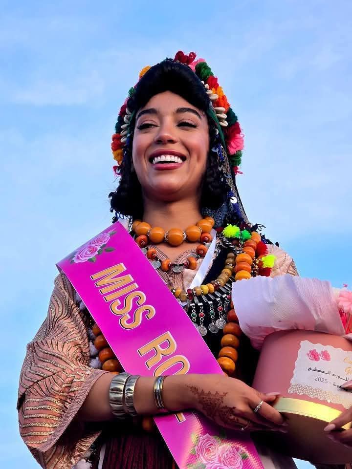 قلعةمكونة.. فاطمة الزهراء برماكي تتوج ملكة جمال الورود