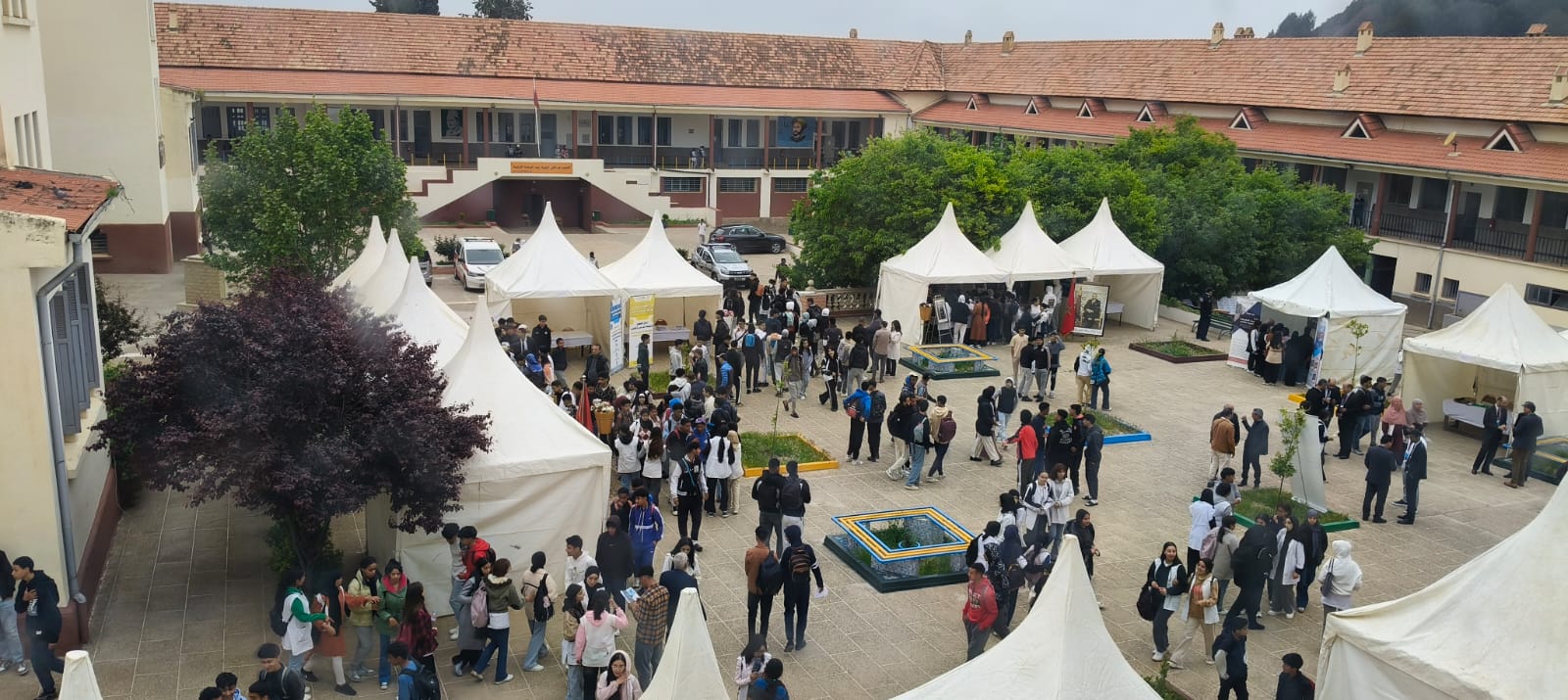 24 مؤسسة تعليمية تشارك في منتدى التوجيه المدرسي والمهني بثانوية طارق بن زياد بأزرو