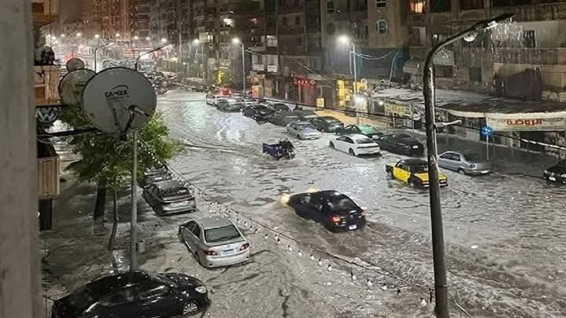 الإسكندرية.. عاصفة رعدية تسببت في تعطل الحركة ورفع حالة الطوارئ