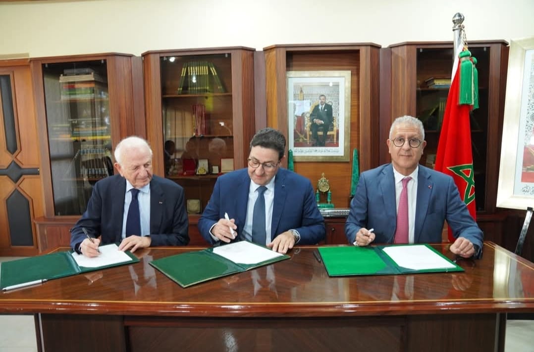 من القطارات فائقة السرعة إلى المطارات الذكية.. النقل واللوجيستيك توقع 3شراكات بحثية لرسم خارطة النقل المستقبلي