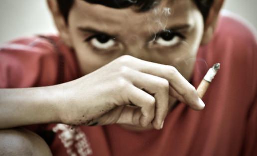 أمام نصف مليون قاصر مدخن في المغرب.. مطالب بتشديد قانون مكافحة التدخين