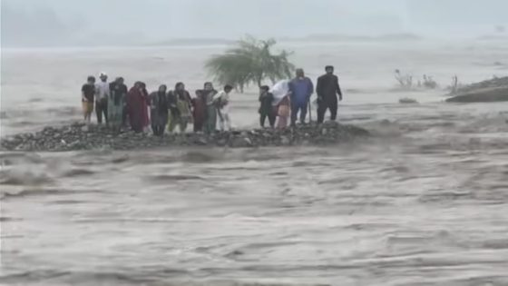 فاجعة في باكستان.. نهر يجرف 18 فردا من عائلة واحدة