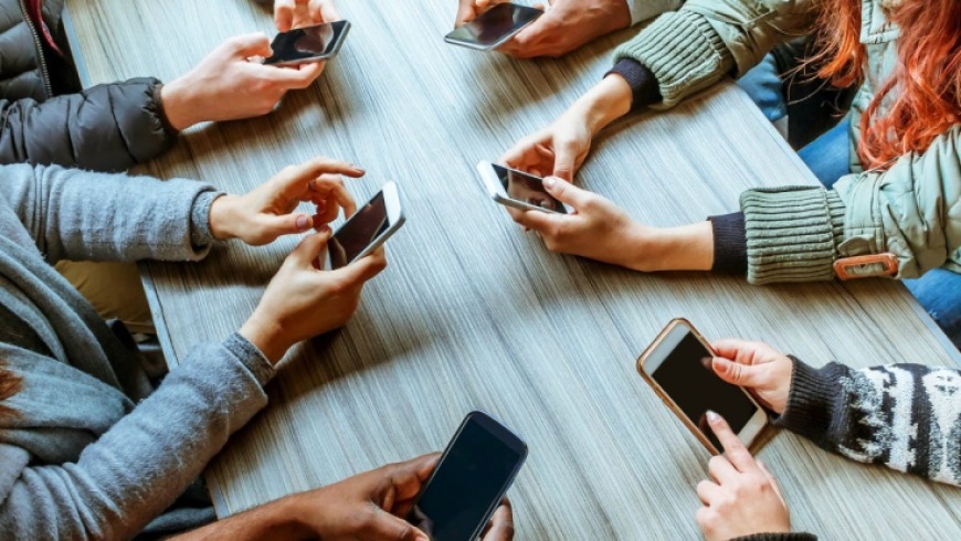 التعفن الدماغي.. كيف يؤثر الهاتف على قدراتنا الذهنية؟