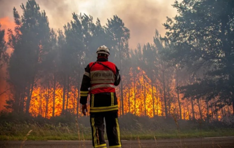 حرائق مدمرة تجتاح جنوب أوروبا وسط موجة حر استثنائية