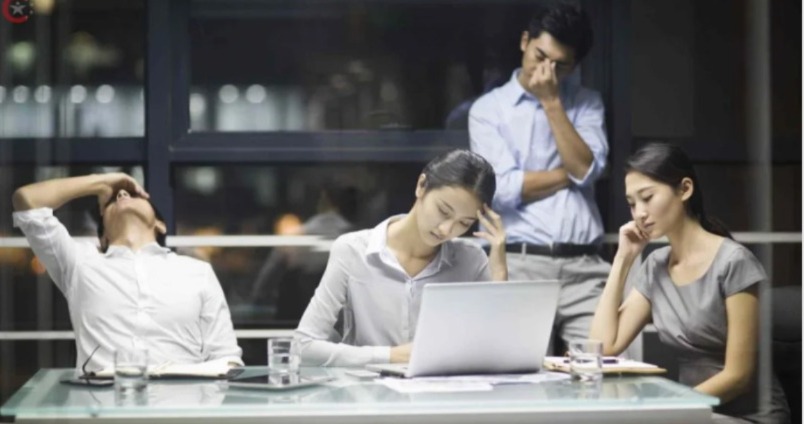 الصين تحدث ثورة في ثقافة العمل: “إجازة التعاسة” للعاملين غير السعداء