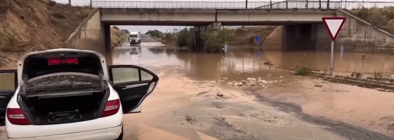عاصفة “دانا” تغرق إسبانيا
