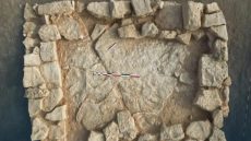 السعودية تكشف عن قطع أثرية تعود إلى 50 ألف سنة