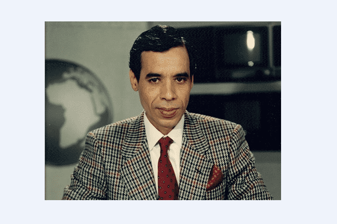 وفاة علي حسن.. صوت “سينما الخميس” يغيب عن الشاشة والمشهد الإعلامي المغربي