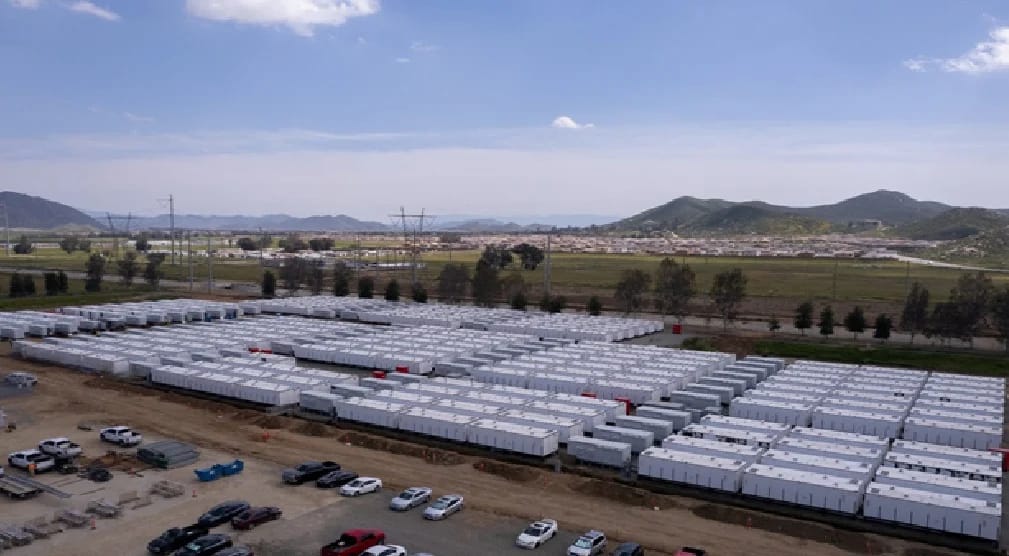 تيسلا.. توقيع صفقة بطاريات تخزين الكهرباء بـ 4.3 مليار دولار