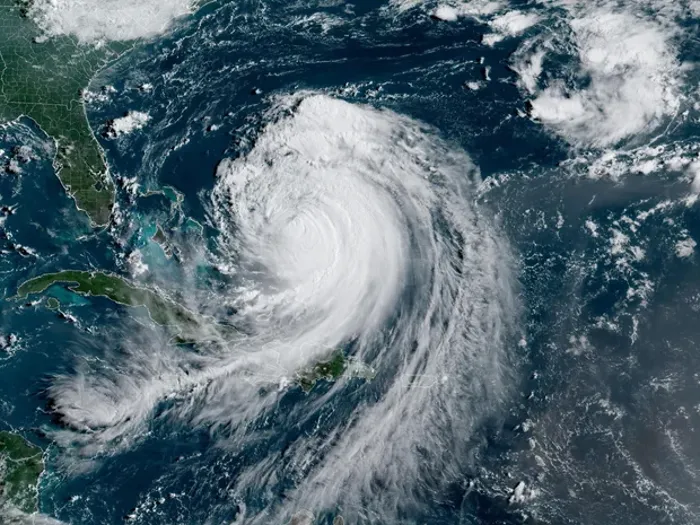 إعصار إيرين 2025 لا يهدد المغرب… والسلطات تدعو للحذر على الشواطئ