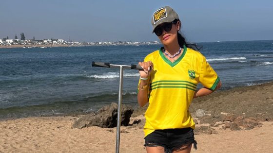 صوفيا المريخ تنضم إلى متطوعي “بحري” في حملة نظافة بشاطئ بوزنيقة لمناهضة التلوث البلاستيكي