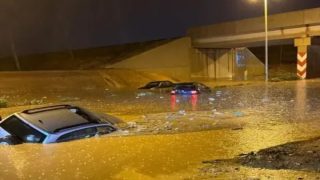فيضانات مفاجئة تجتاح مدينة العروي بعد تساقطات مطرية غزيرة