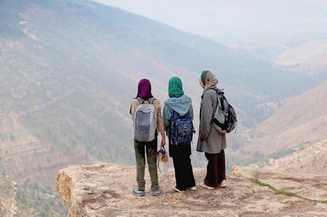 أطفال الثلج.. تعليم لا يتجمد في القرى الجبلية