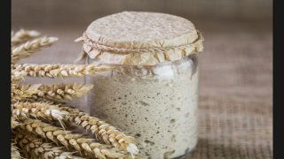 الخميرة البلدية: ذاكرة المطبخ المغربي ومادة غذائية واقتصادية مستدامة