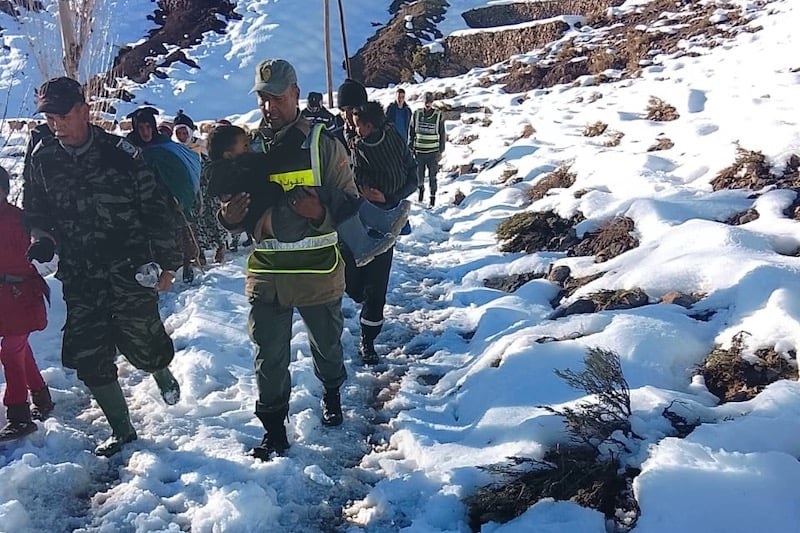 السلطات تنجح في فك العزلة عن المناطق المتضررة من الثلوج بجهة درعة تافيلالت