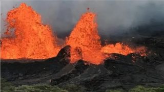 نافورات من النار في هاواي: بركان كيلاويا يقذف حممه إلى ارتفاع 400 متر