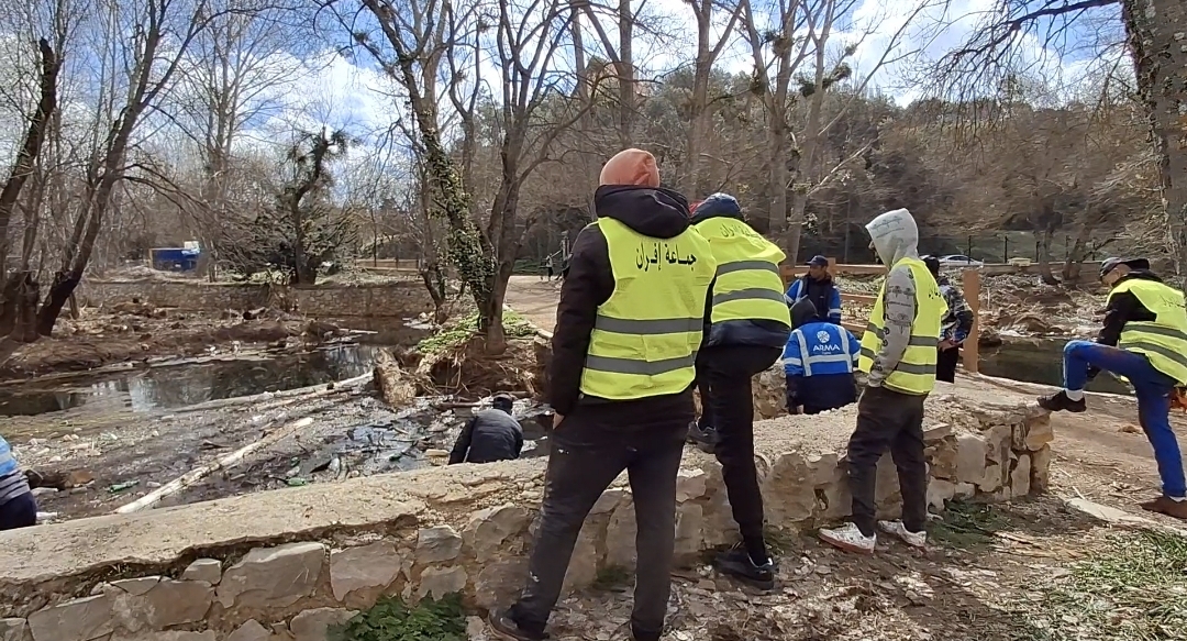 إفران.. حملة تنظيف وادي إفران لإعادة الجمال الطبيعي للموقع