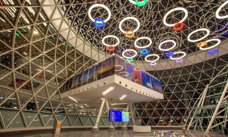 مطار مراكش يحتفي بالزوار بـ”قرية الضيافة” لتعزيز صورة المغرب السياحية